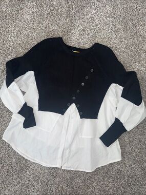 Daisy Black Ribbed Collar Tee with Yellow Brand Tag